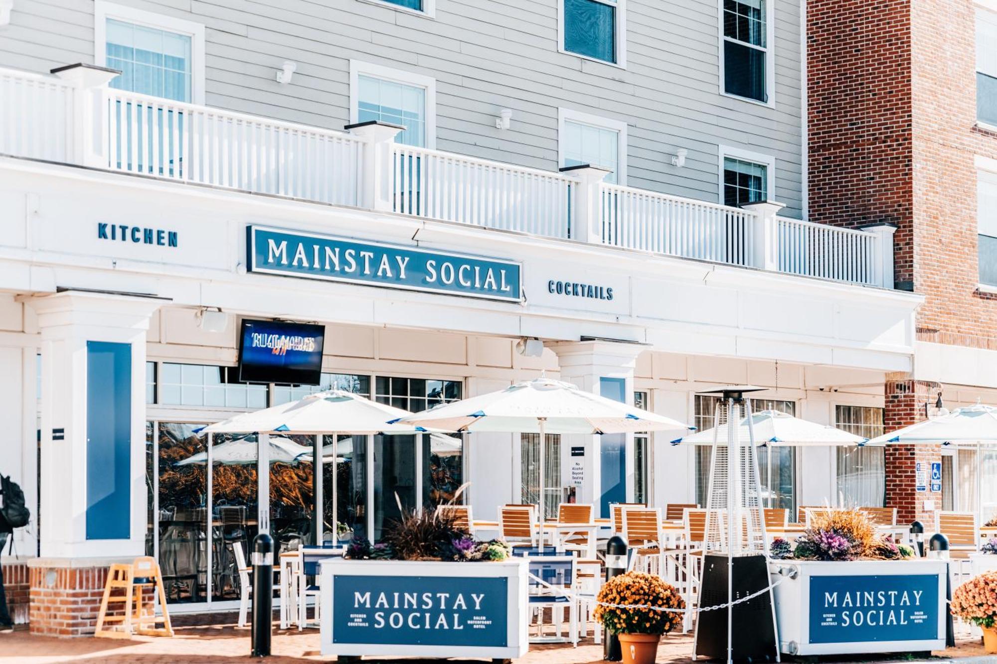 Salem Waterfront Hotel & Suites Exterior photo